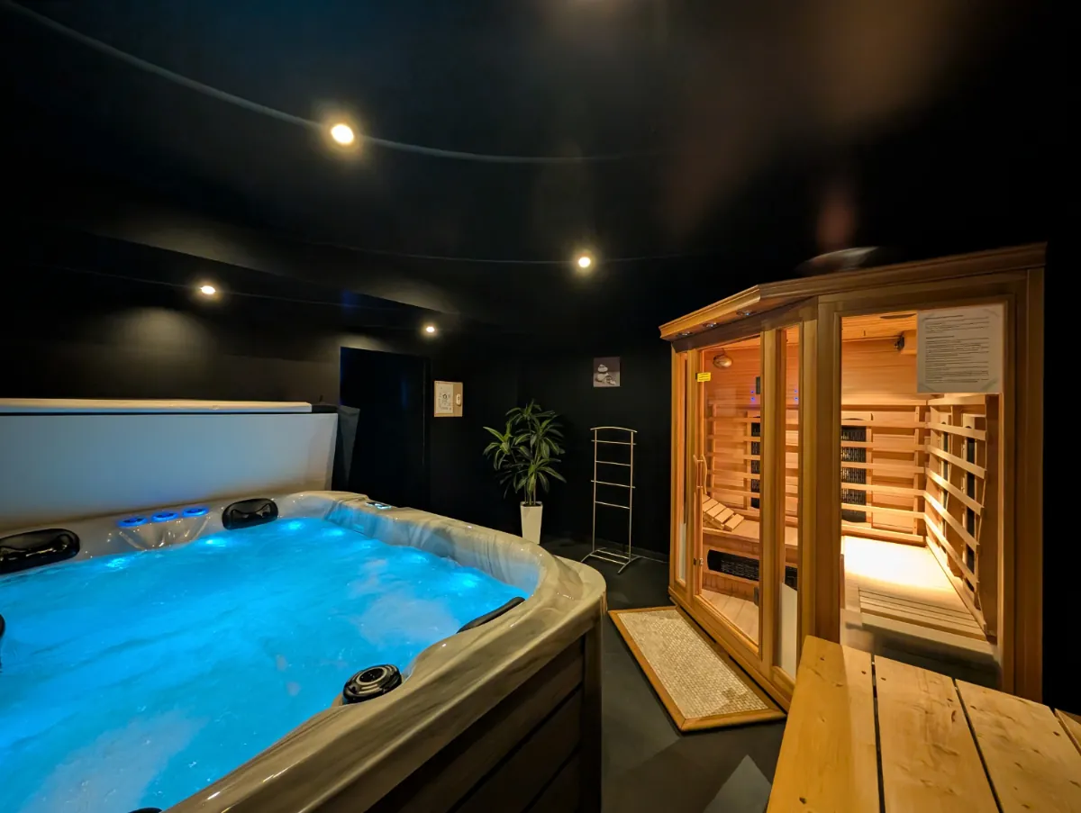 Jacuzzi et sauna privatifs du gîte LE 1880