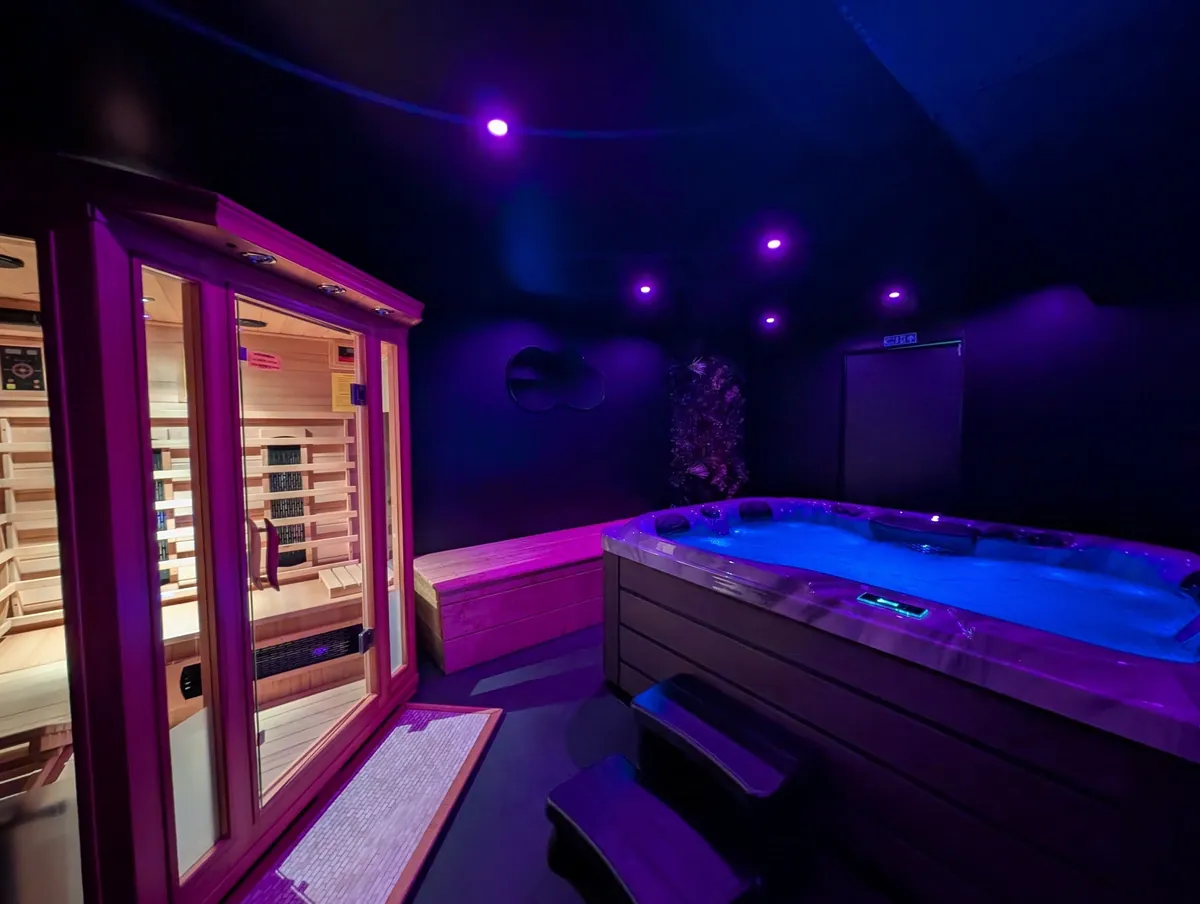 Espace bien-être du gîte LE 1880 : sauna infrarouge et spa
